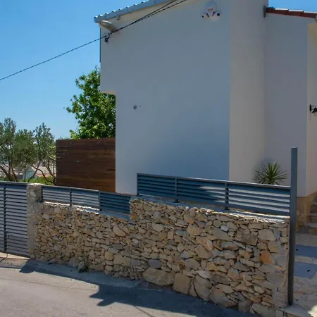Plum Holiday Home Kastel Stari Exterior photo