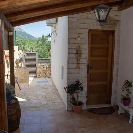 Plum Holiday Home Kastel Stari Exterior photo