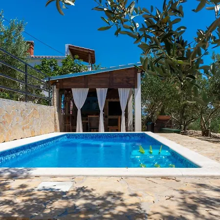 Plum Holiday Home Kastel Stari Exterior photo